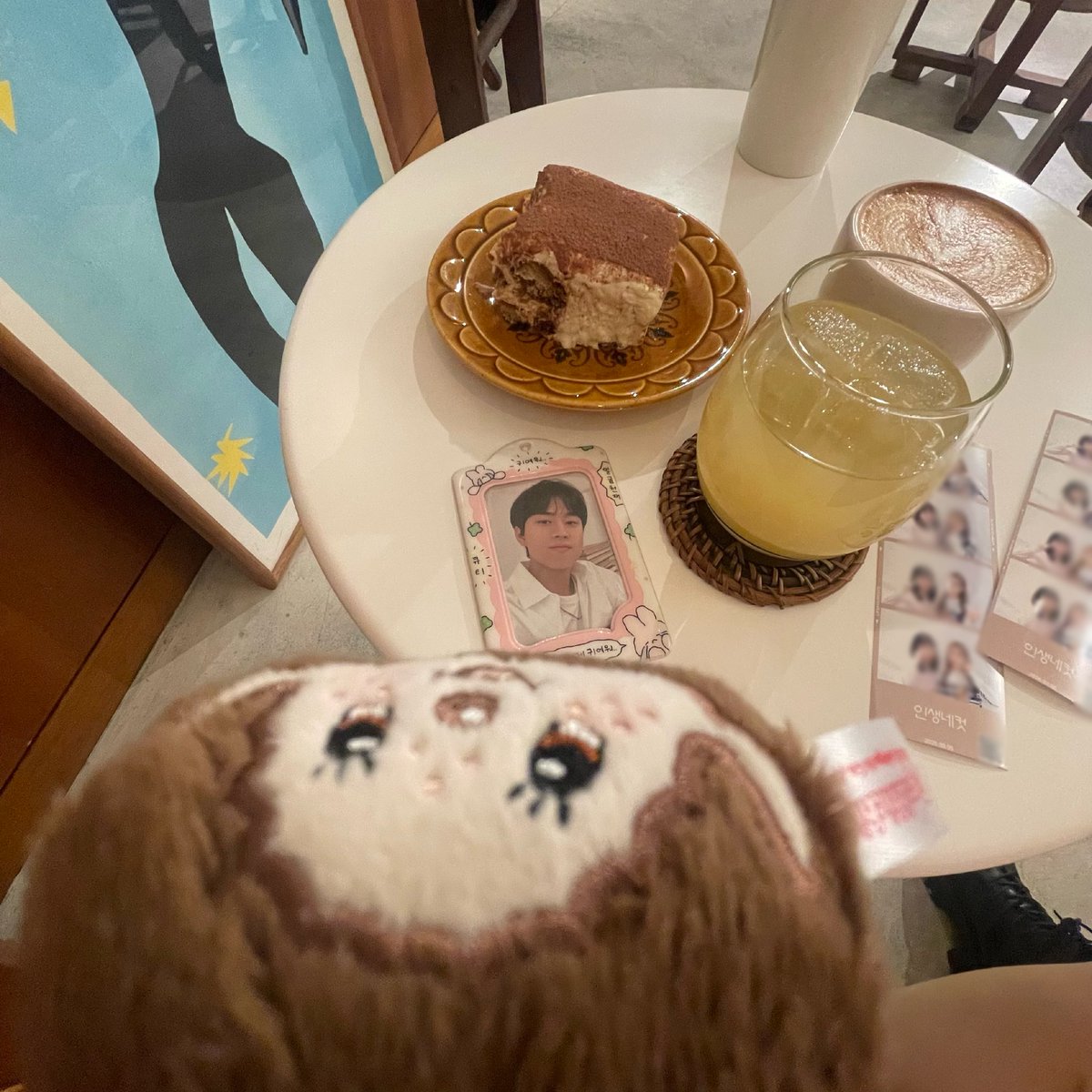 lmjbpm1228's tweet photo. 진짜 오랜만에 카페 왔음
무진이랑 사진도 찍엇어🧡 https://t.co/WgG6VRKiF2