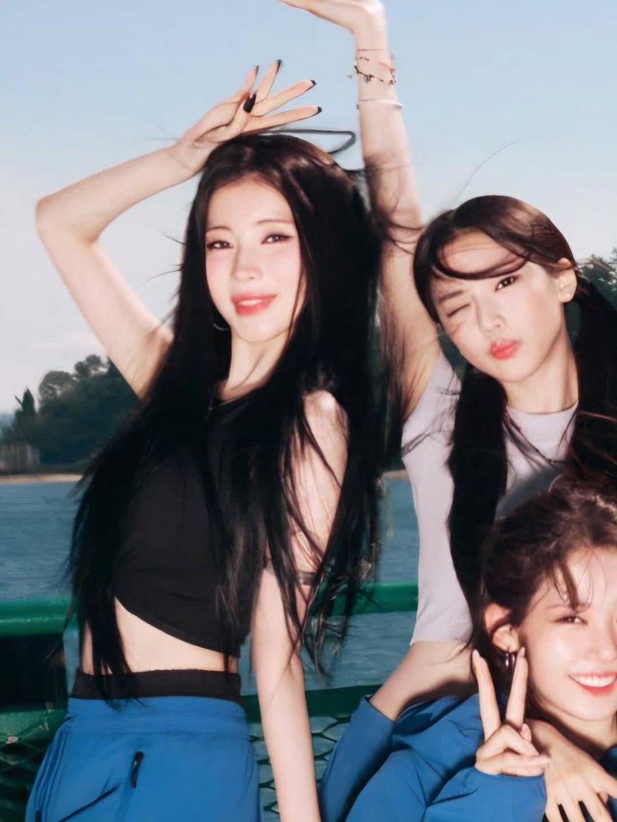 she's so attractive 🖤 

#아사 #ASA #ENAMIASA #アサ