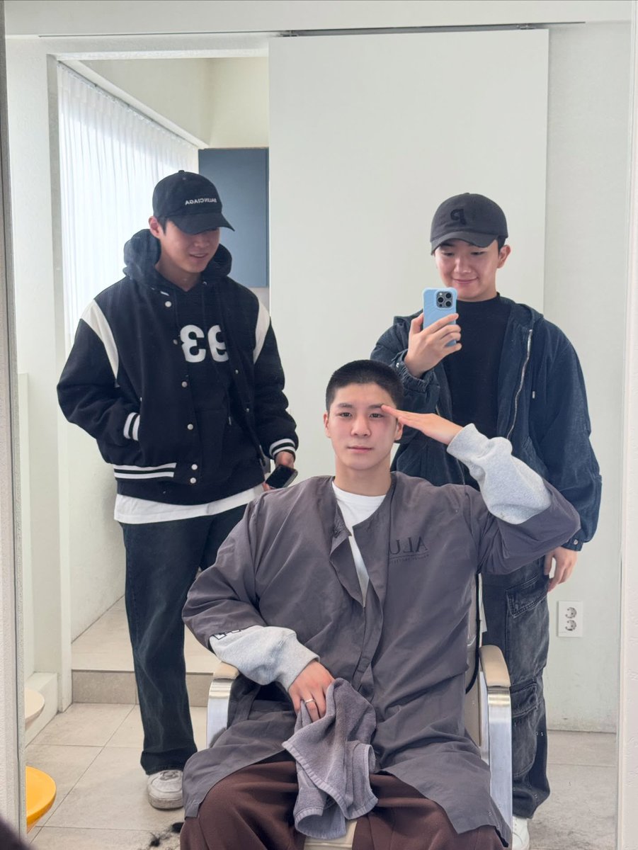 아니 tweet media