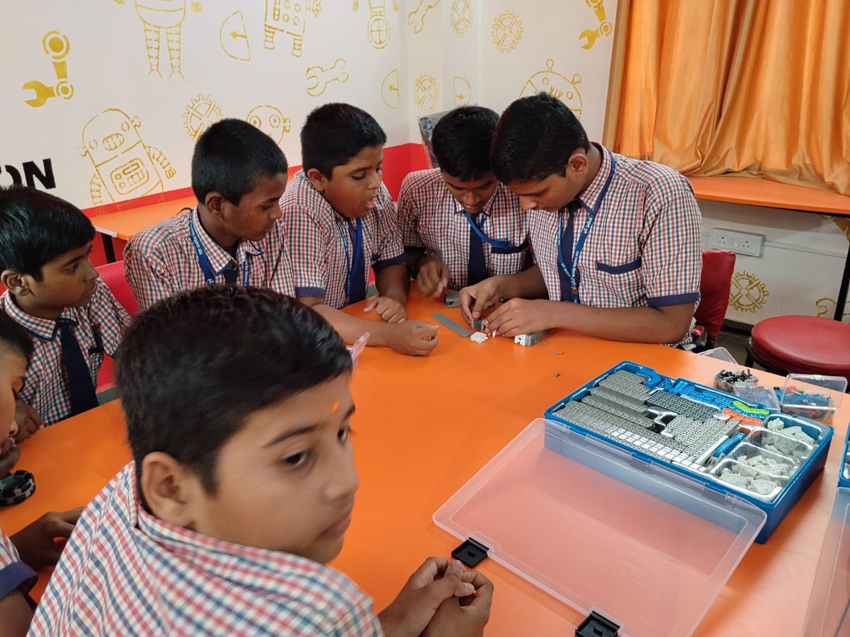 moineeorg's tweet photo. 97 students from Grades 7 &amp; 8 in Pune explored the world of Sensors in Robotics.

Through hands-on learning with VEX Robotics Kit, students strengthening their curiosity &amp; problem-solving skills.

#RoboticsEducation #STEMLearning #FutureInnovators #MoineeFoundation https://t.co/SunBEhg7t5