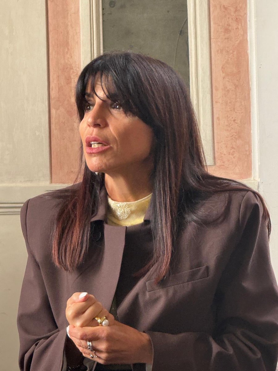 Cisl_Napoli's tweet photo. 𝐈𝐧𝐬𝐢𝐞𝐦𝐞 𝐩𝐞𝐫 𝐠𝐞𝐧𝐞𝐫𝐚𝐫𝐞 𝐟𝐮𝐭𝐮𝐫𝐨. La 𝐂𝐈𝐒𝐋 𝐍𝐚𝐩𝐨𝐥𝐢 oggi a Villa Campolieto all’incontro sulla comunità educante. La Segretaria Generale 𝐌𝐞𝐥𝐢𝐜𝐢𝐚 𝐂𝐨𝐦𝐛𝐞𝐫𝐢𝐚𝐭𝐢 è intervenuta su “Educare alla Leadership”: rispetto, parità e responsabilità https://t.co/gLRokZd9bU