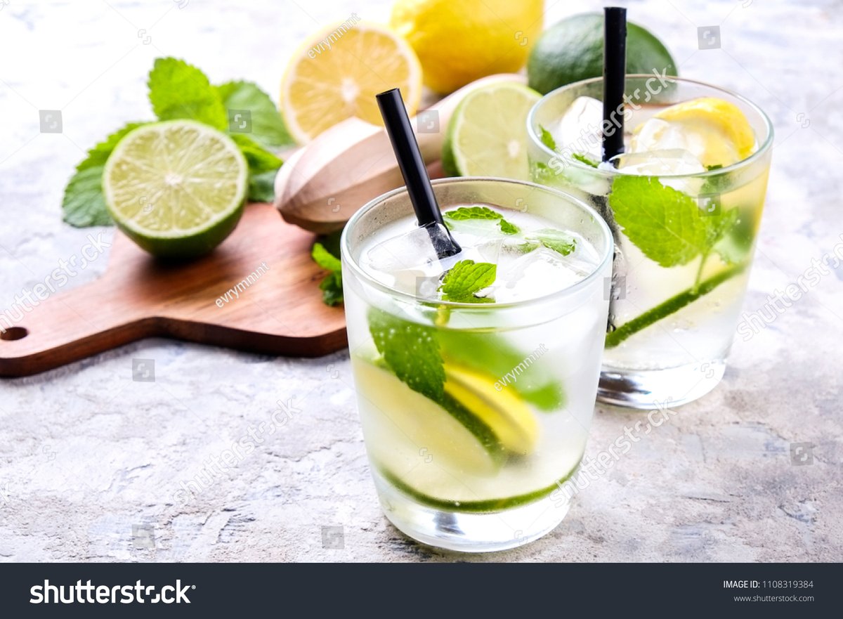 BrittU87's tweet image. Beat the heat with a 5-minute Watermelon Mint Cooler! Blend 2 cups cubed watermelon + 5 mint leaves + 1 tsp lime juice. Top with ice u0026 a mint sprig—refreshingly sweet, zero added sugar!  #SummerSips #QuickDrinks