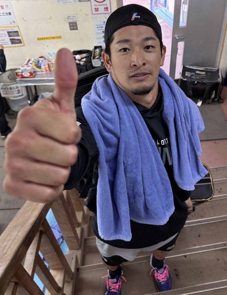 G__M__F's tweet photo. やっぱりちょっと異常に顔も体の形もすべてカッコいいし、カメラに向ける表情がほぼ全て同じだから、絵なのかも https://t.co/FNSPqfSwhj