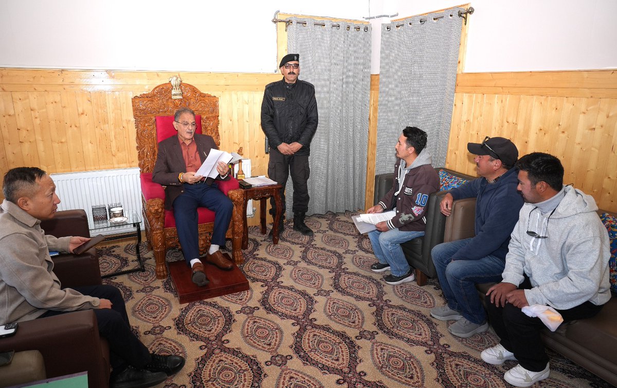lg_ladakh's tweet image. A delegation of Waris Village #Nubra Valley led by Nambardar, Thulthim Gyatso called on Lt Governor Shri @KavinderGupta at #Leh.