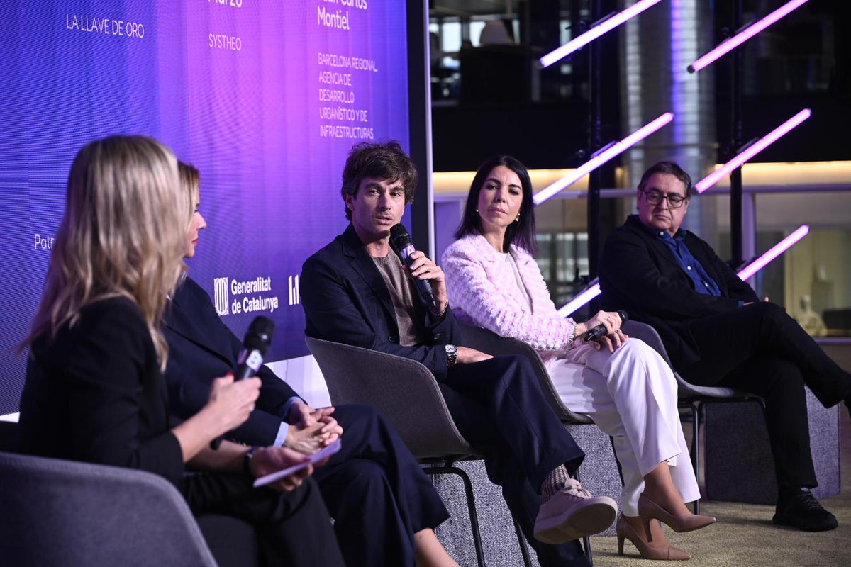 ConsorciZF's tweet photo. Real estate y derecho a la vivienda: retos para las ciudades del siglo XXI. Una charla #BRealestate moderada por Anna Gener (@savills_es), acompañada de Helena Beunza (@ASVAL_Asoc), Ferran Marsà (#LaLlaveDeOro), Teresa Marzo (#Systheo) y Juan Carlos Montiel (#BarcelonaRegional).
Una charla de actualidad que no te puedes perder.