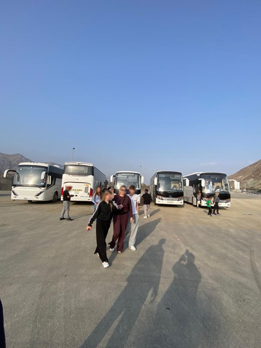 PolandMFA's tweet photo. Coaches with Polish citizens departed Dubai overnight and have already crossed the Hatta Border Crossing into Oman 🇴🇲.

Later today, they will fly to Poland on B737 aircraft from the 1st Airlift Base. ✈️

We would like to thank our diplomatic and consular services, as well as @DowOperSZ and @Poland_MOD, for their continued support and the efficient organisation of our citizens’ return to Poland! 🇵🇱

@PLinEmirates @PLinSaudiArabia