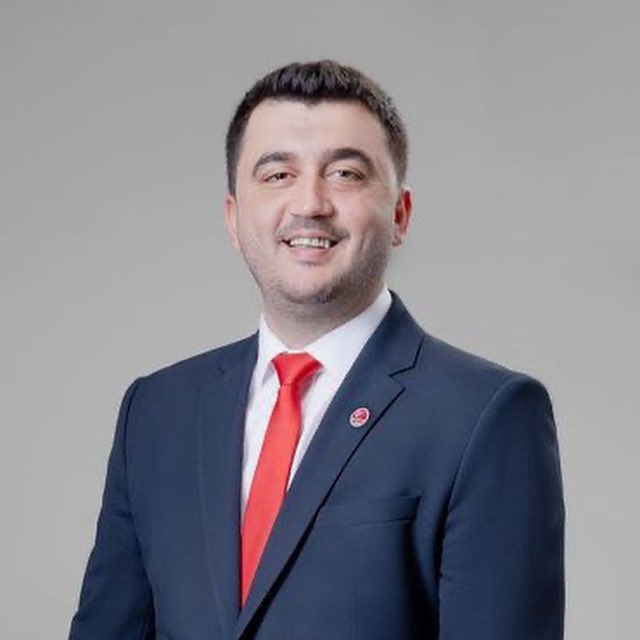 Menderes İlçe Başkanımız Mehmet Emin Işık’a yönelik bıçaklı saldırıyı şiddetle kınıyoruz. 

Son dönemlerde siyasete ve toplumsal hayata yönelen şiddet ve saldırganlık iklimi kaygı verici boyutlara ulaşmıştır.

Hukukun gereğini yapmasını ve faillerin hak ettikleri cezayı