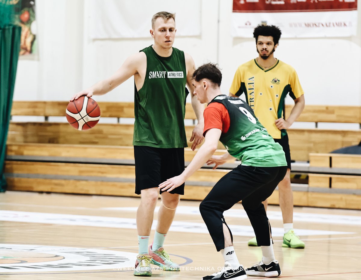 WeegreeAZS's tweet photo. Głów nie zwieszamy – ciężko pracujemy 🙌🏻!
A już w sobotę ważny mecz z Żubry Białystok 🫵🏻!
#goazs https://t.co/Is1KZSKUlc