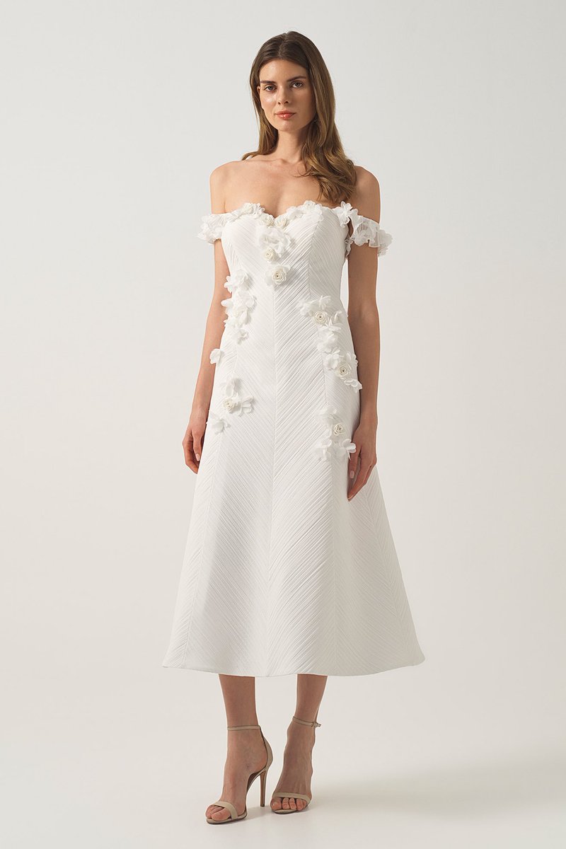 johnpaulataker's tweet photo. 3D FLORAL OFF-SHOULDER MIDI DRESS
Our new collection is now live.
https://t.co/mciDV22WL7 https://t.co/O7lwQkYKrP