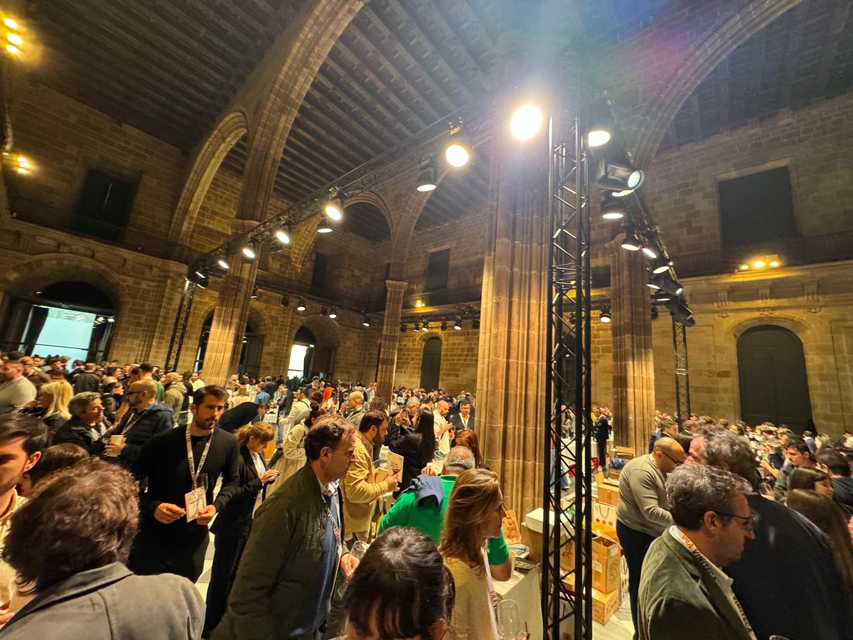 AmarzoaVV's tweet photo. My first La Música del Vi by @vilaviniteca  🍷

One of the major wine showcases, bringing together wineries and professionals to present new vintages at La Llotja de Mar in Barcelona.

Happy to experience it from the inside as part of the team. https://t.co/jp6lJPszSO