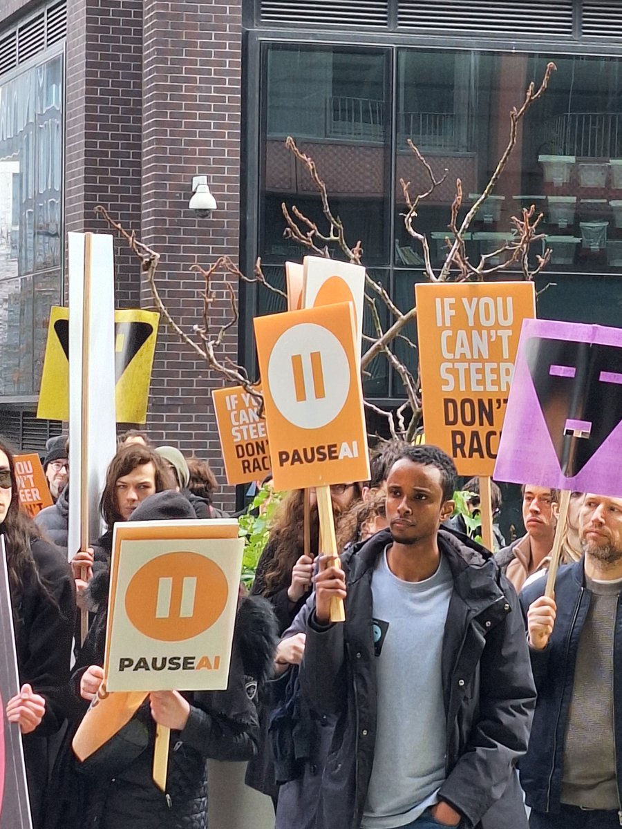 Pause IA tweet media