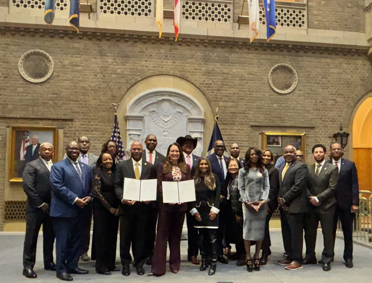 Bruce_LeVell's tweet photo. Incredible event with @SecRollins  welcoming our 1890 HBCU land-grant universities strengthening partnerships and renewing an MOU to expand scholarships, research, and talent pipelines for rural America. Other universities in attendance are supporting Make America Healthy Again while developing solutions to eliminate food deserts in urban America. 🇺🇸🌱 @USDA  #MAHA