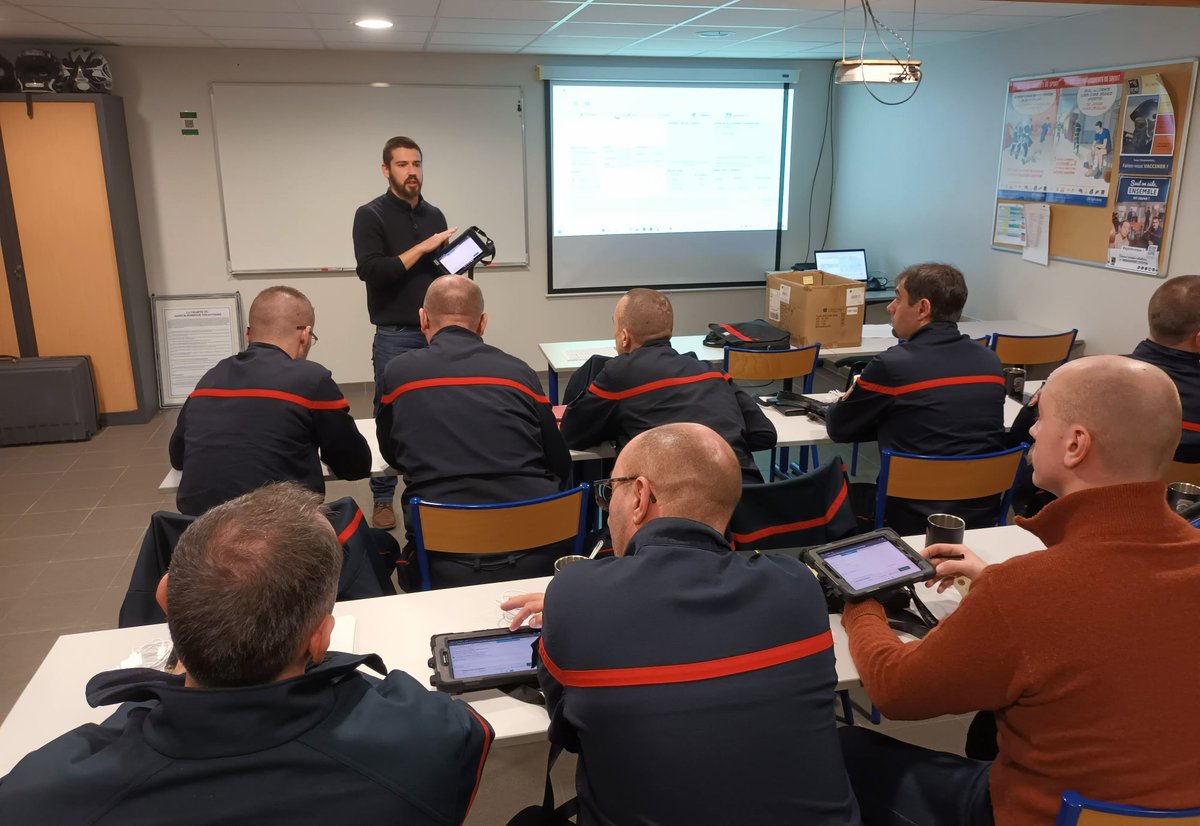 Sapeurs-Pompiers 50 tweet media