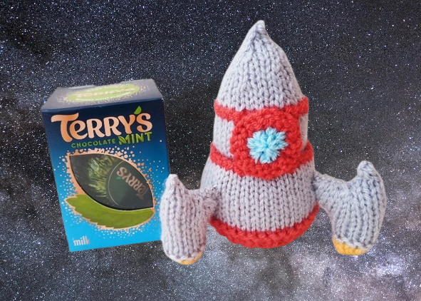 TeaCosyFolk's tweet image. Blast off with the Rocket Chocolate Orange Cosy — a little launchpad of fun for your favourite chocolate treat. Perfect for gifting or just because it makes you smile. 🚀
 teacosyfolk.co.uk/rocket-chocola…
#ChocolateOrange #ChocolateOrangeCosy #RocketCosy #Knitting #TeaCosyFolk #knitting