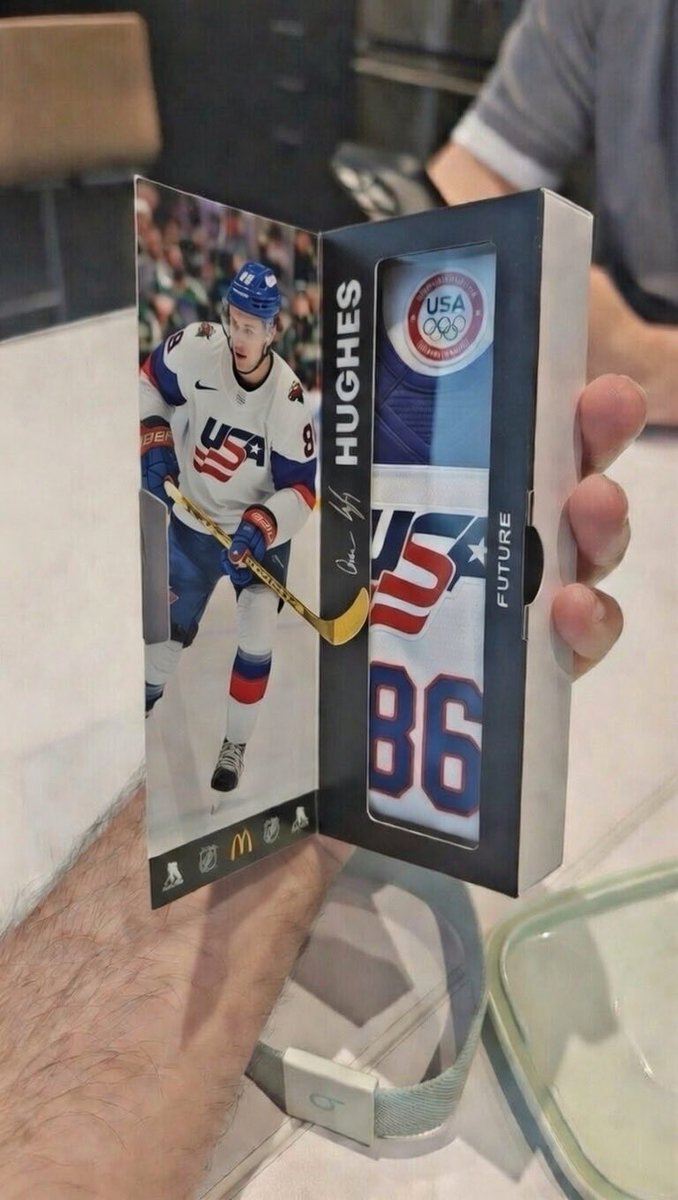 McFranchisee's tweet photo. These @McDonaldsCanada hockey mini-stick meals should come to the US, but we should make a few golden changes! 🥇 🇺🇸 https://t.co/c9MQKNqXzI