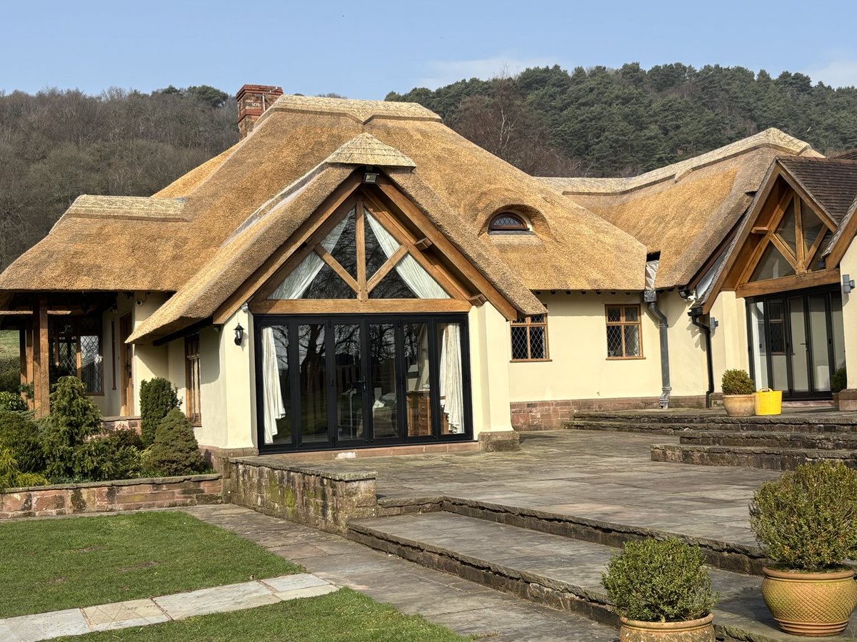 Master Thatchers Ltd tweet media