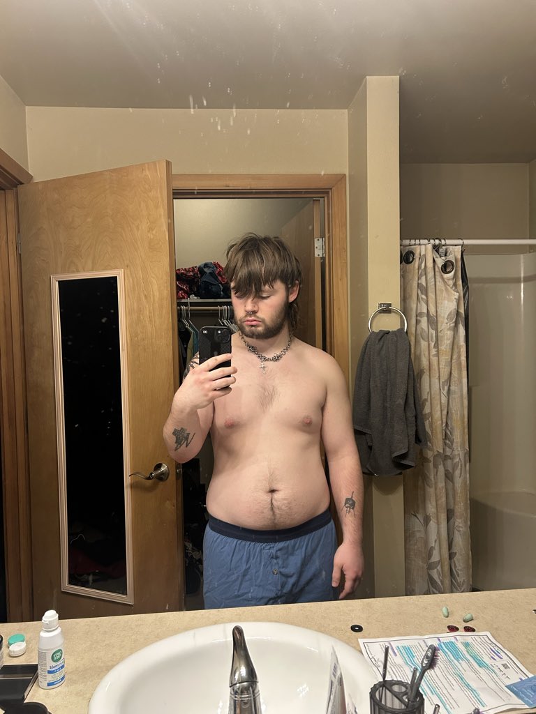 terminaldeity69's tweet photo. Feb 5 196                     March 5 196.4

I weigh about the same but I feel like I look slightly leaner on the right. Still been lifting heavy, last couple weeks have been tough to stay on to of it, but this month I’m locking back in until I go go California https://t.co/pVh490FqxM