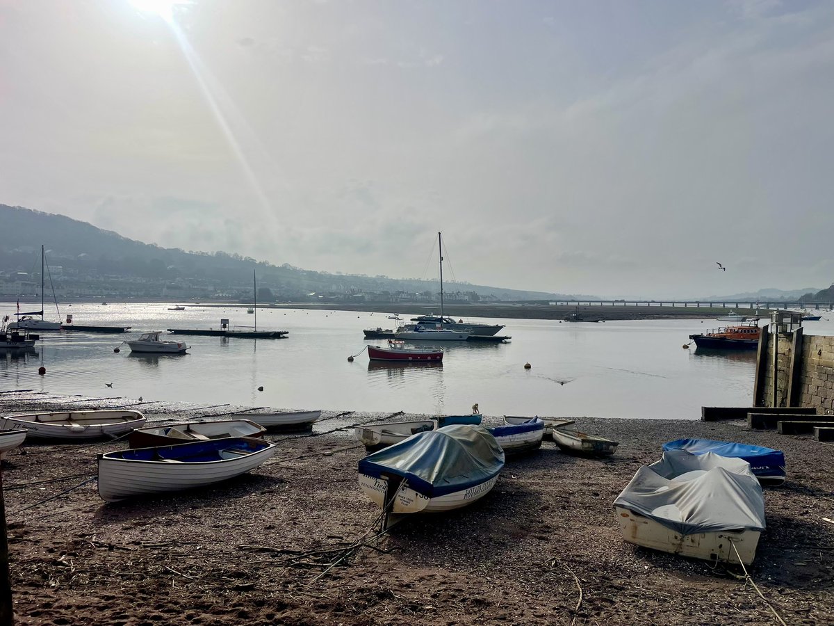 _IanAdams's tweet photo. Out of office switched on until Monday. Now it’s time for some refreshment, with a view to die for.,. 😎🍺#LoveWhereYouLive #ShipInn #BackBeach #Teignmouth #Devon https://t.co/6ekkqE93Jd
