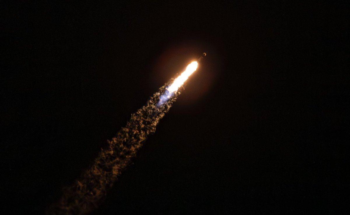 astrogeol's tweet photo. Yesterday, SpaceX launched a Falcon 9 rocket carrying another batch of Starlink satellites into low earth orbit. The launch produced one of the most beautiful jellyfish effects I have ever seen.
My time lapse video posted here on YouTube.
https://t.co/XqJoB4hXJm https://t.co/K2MBbV2o8q