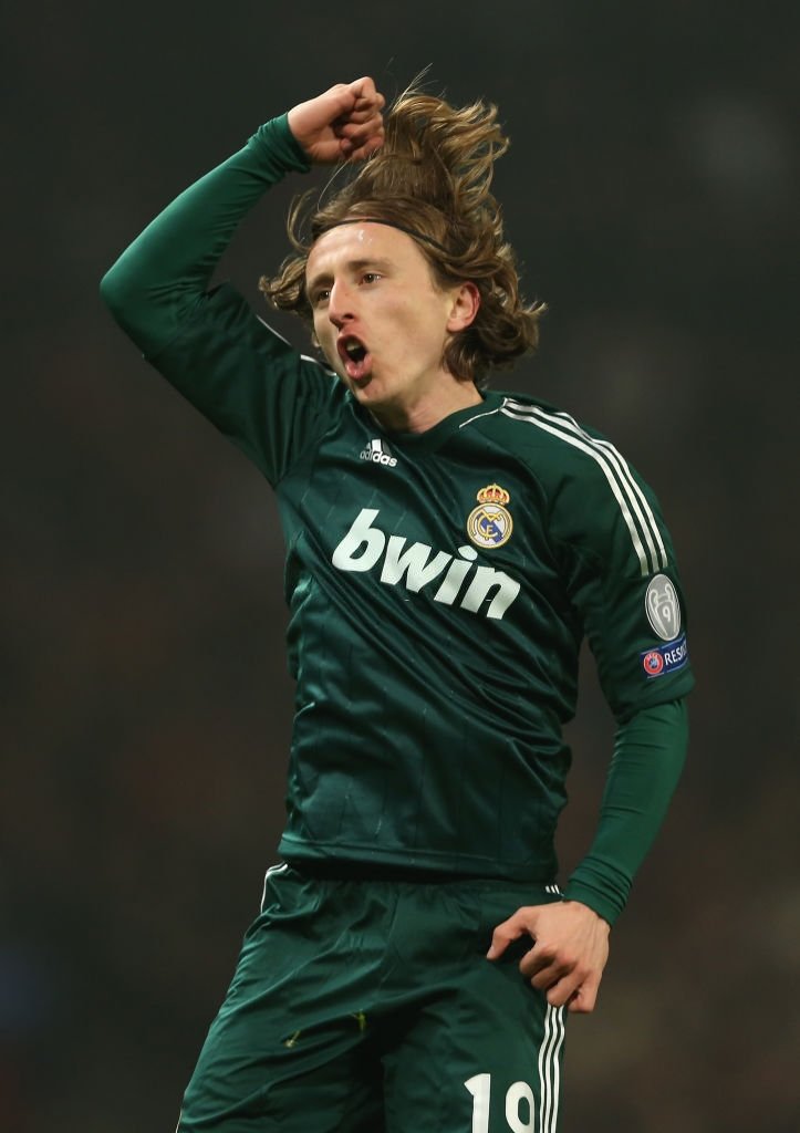 MadridXtra's tweet photo. On this day 13 years ago, Luka Modrić scored THAT goal at Old Trafford. 🎩🇭🇷 https://t.co/z8FoE3r94V