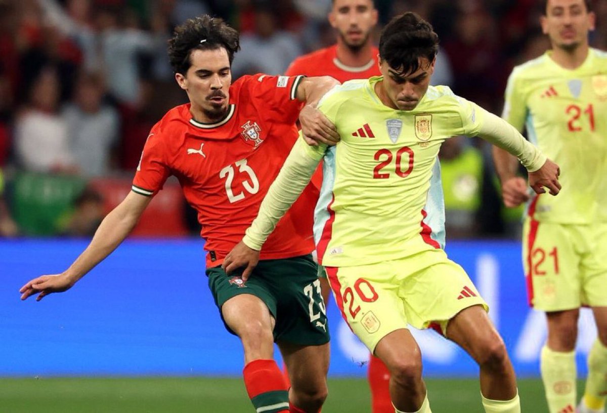 Somhiseremfcb's tweet photo. 🗣️Vitinha: “Colocaría a Pedri en lo más alto de la lista de centrocampistas. Es mágico, es espectacular verlo jugar. Cuando juegas contra él, lo entiendes aún mejor”. 

“Luego, en el top 3, es un poco difícil para mí. Es difícil elegir solo dos. Pondría a João [Neves] y Bruno [Fernandes]. Los dos están ahí con Pedri y yo. Así que no tengo un top 3, tengo un top 4”.