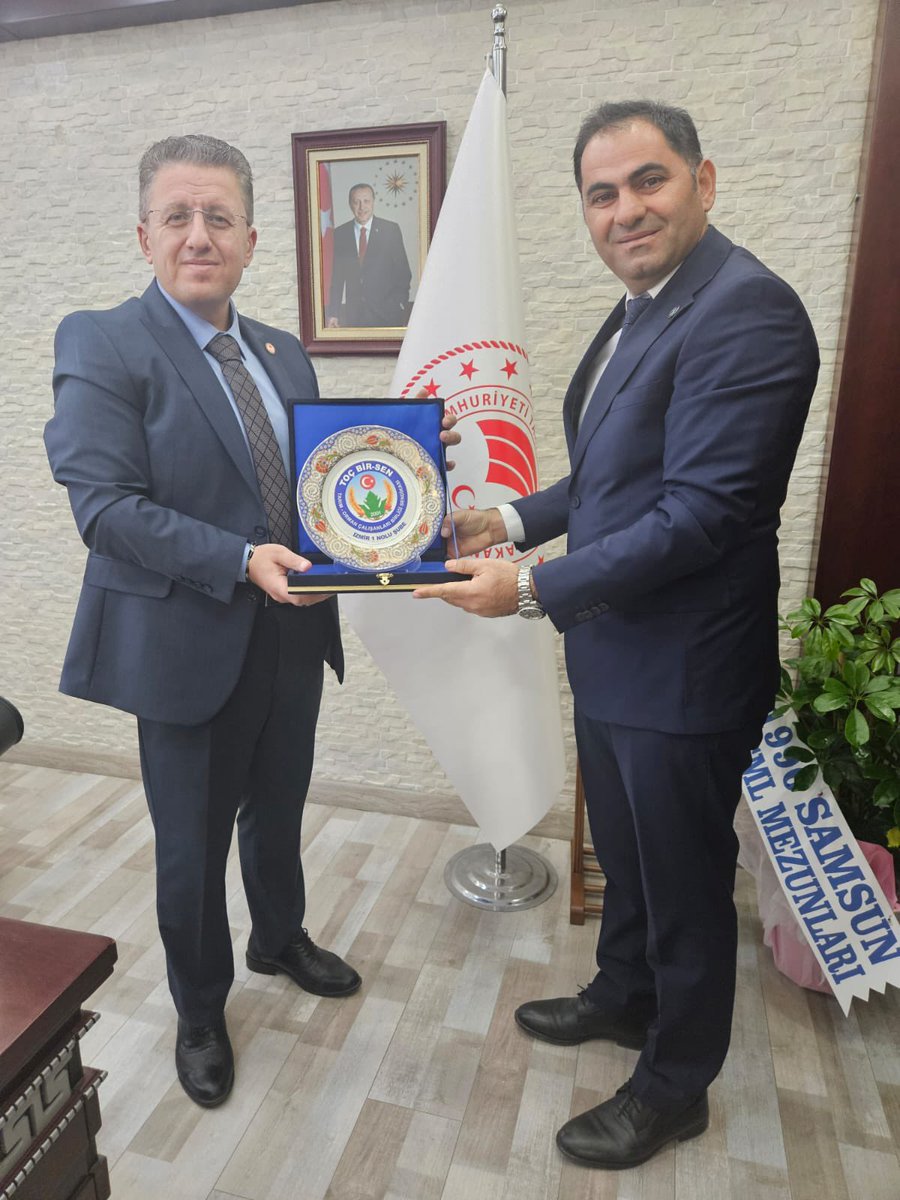 İzmir İl Tarım ve Orman Müdürü olarak göreve başlayan Sayın Kahraman AKDOĞAN’ı ziyaret ederek hayırlı olsun dileklerimizi ilettik.
Nazik kabulleri için kendilerine teşekkür ediyor, yeni görevlerinde üstün başarılar ve muvaffakiyetler diliyoruz.