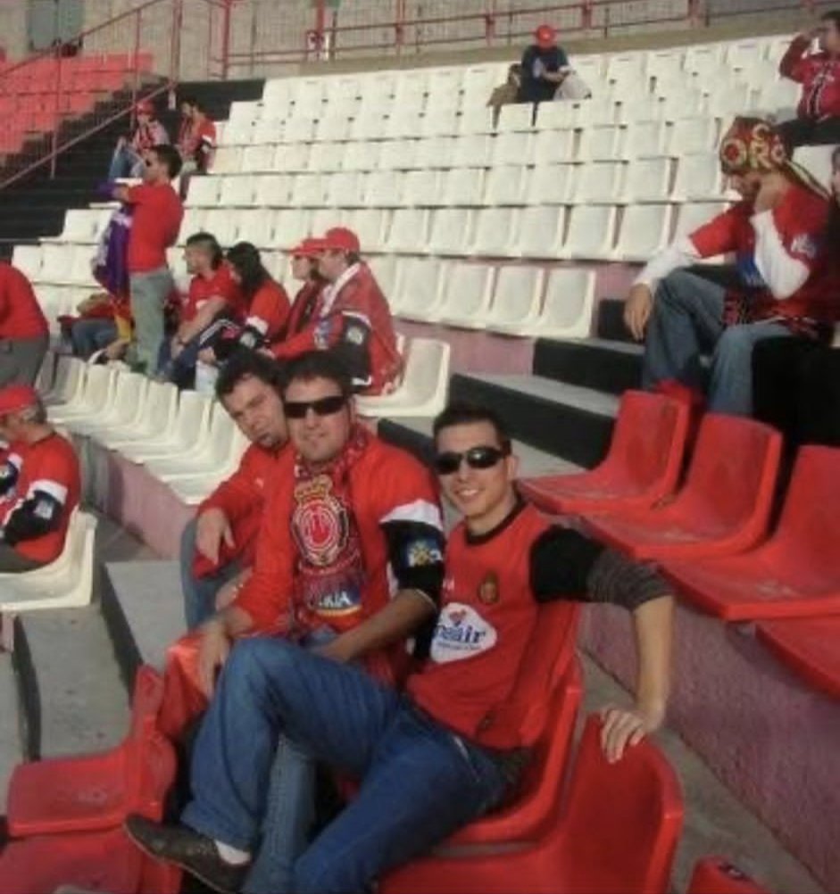 Molts d'anys <a href="/RCD_Mallorca/">RCD Mallorca</a> plogui o faci sol, contents o enfadats, patint o disfrutant.... sempre a nes teu costat.
TOTA UNA VIDA ,♥️🖤
