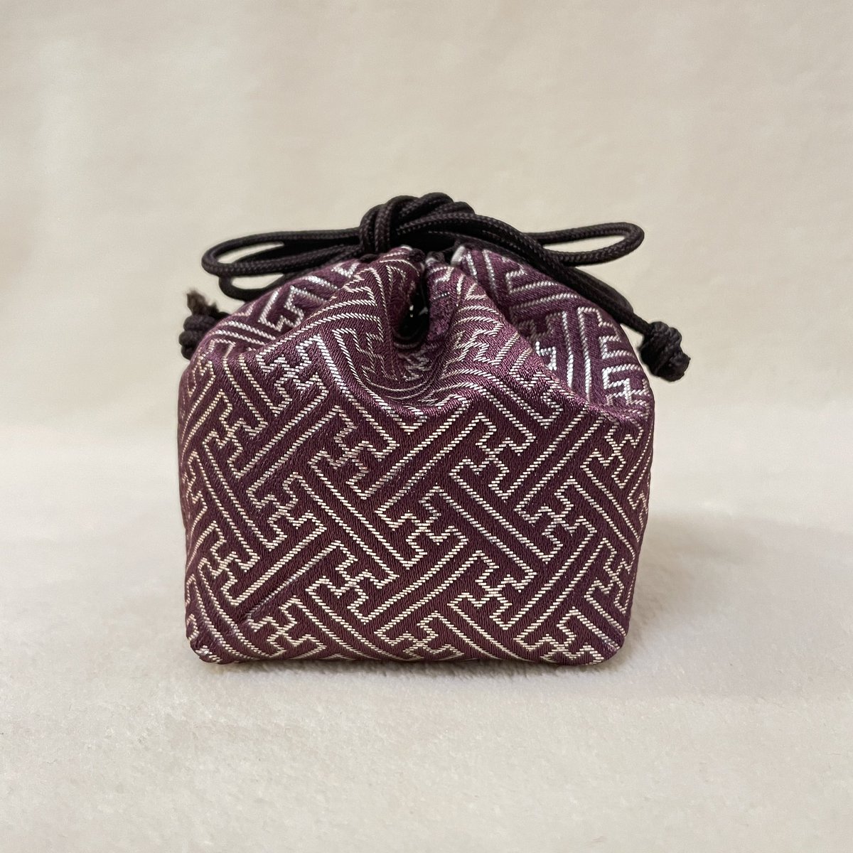 駒袋販売致します。 価格2500円(送料込) 表地(化繊) 裏地(木綿) 結び紐