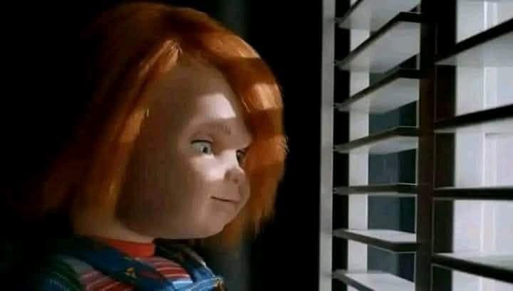 how it feels when random people talk about stuffs you actually know but you can't join in the conversation cos you're a stranger