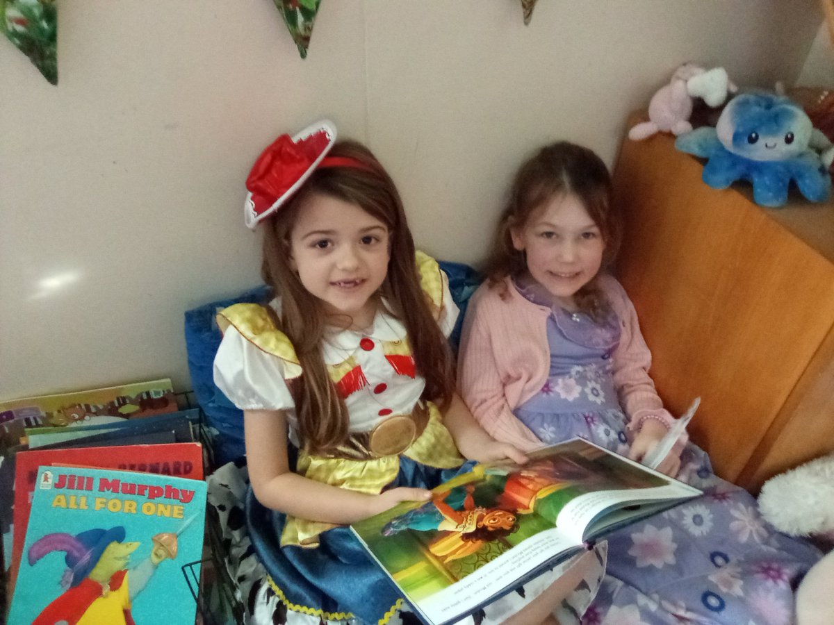 Class1Highpri's tweet photo. We loved sharing favourite stories together.
#HighfieldsReading https://t.co/coVw6LIpry