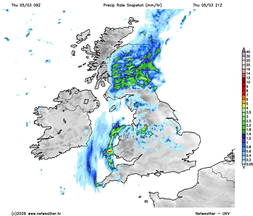 UK Thunderstorm Updates tweet media