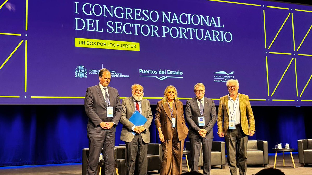 ISMrevistaMar's tweet photo. Nuestra directora, @ElenaMcarques  participa hoy en la Mesa redonda ‘La dimensión socio-humanitaria en los puertos’ moderada por @carlosbotana12, en la 3ª jornada del I Congreso Nacional del Sector Portuario: Un sector estratégico para la economía 🇪🇸.
#ISM #UnidosPorLosPuertos https://t.co/BkYhstX10p