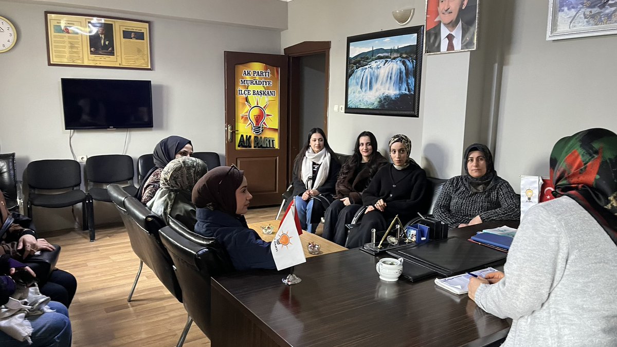 Kadın Kolları Başkanımız <a href="/Sevdacicek25/">Sevda Çiçek</a> ve kıymetli yönetimiyle haftalık toplantımızı gerçekleştirdik. Hayırlara vesile olsun.
<a href="/tugbaisikercan/">Tuğba IŞIK ERCAN</a> <a href="/ArvasAbdulahat/">Abdulahat Arvas</a> <a href="/zerrin_alpaslan/">Zerrin Alpaslan</a> <a href="/AKKADINGM/">AK Parti Kadın Kolları</a> <a href="/akkadinvann/">AK Kadın Van</a> <a href="/agirtass324/">Sevda Gündoğdu</a>