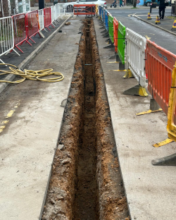 uk_cse's tweet photo. Another productive day on site 🚧
Trench works completed safely and efficiently.

📞 0118 332 0002
📧 info@cse-uk.co.uk

#CSE #Excavation #SiteWork #TeamWork https://t.co/QKEcR4F92w