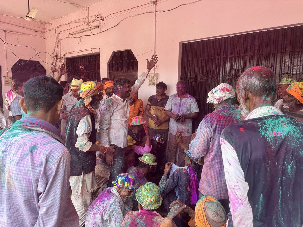 drmanojhamirpur's tweet image. प्रेम, सौहार्द, समरसता और समन्वय के अद्भुत पर्व होली के पावन अवसर पर हमीरपुर विधानसभा क्षेत्र से पधारे सभी सम्मानित जनों, कार्यकर्ताओं और क्षेत्रवासियों से आत्मीय मुलाकात कर होली की हार्दिक बधाई एवं शुभकामनाएं दी.. 

#HappyHoli
#hamirpur