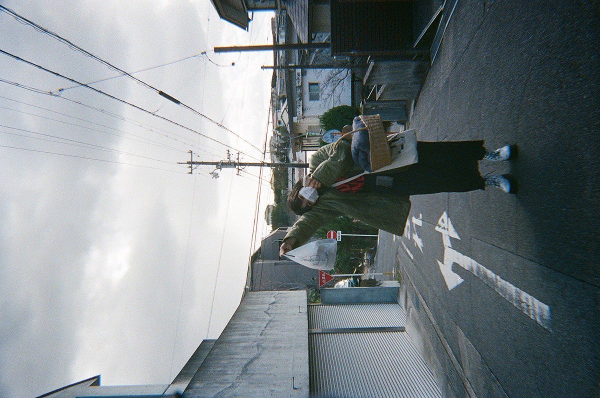 semi0_q's tweet photo. 3年前とかに撮ったフィルムを見返して、おまえを撮りたくなる夜 https://t.co/OyHQ5MQJ4f