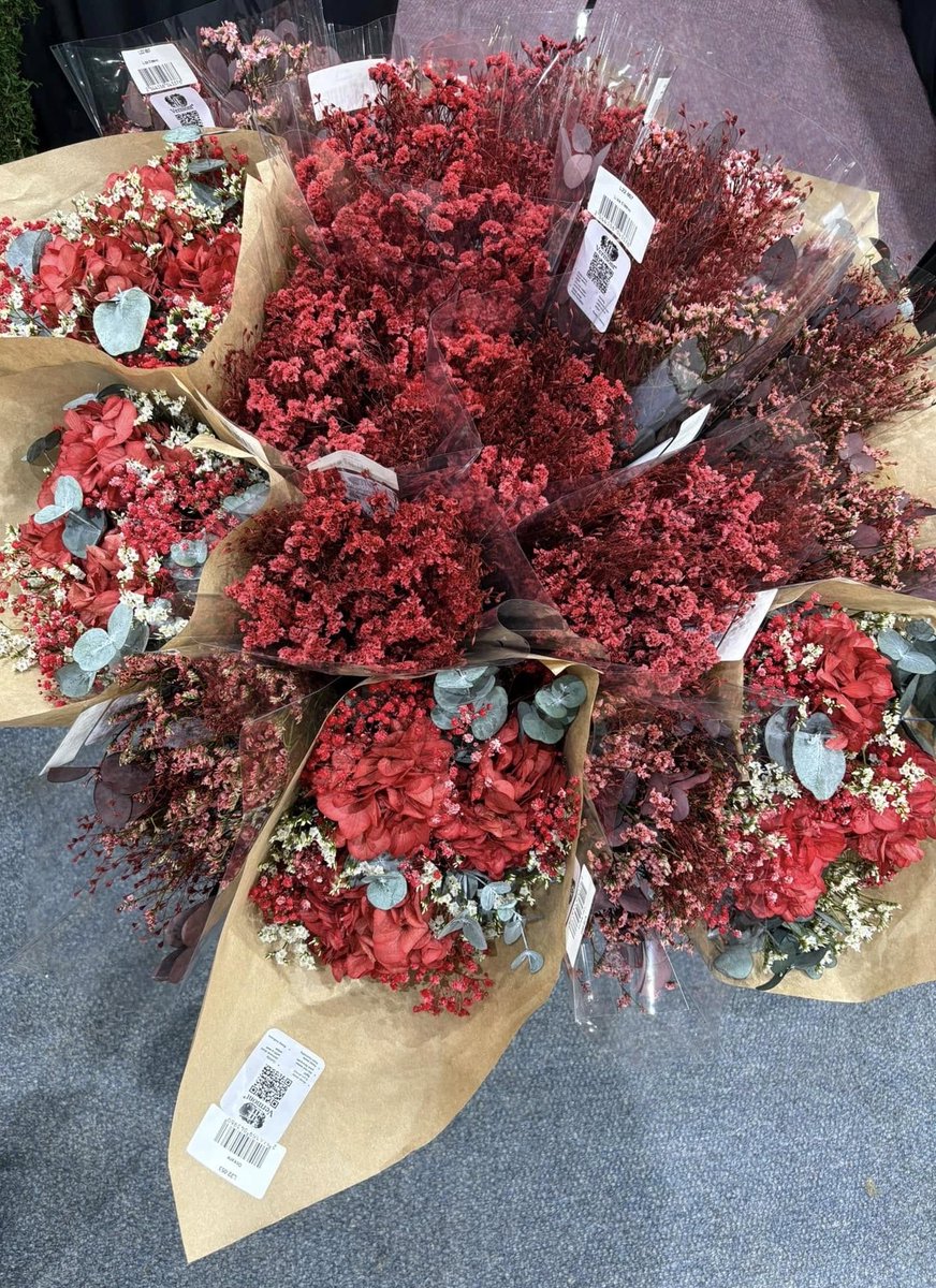 epzakenya's tweet photo. #Inthenews with @BD_Africa Vermont Flowers EPZ Limited specializes in preserved flower arrangements for the export market.
#TheEPZprograminKenya https://t.co/m2wZOQ5QEq