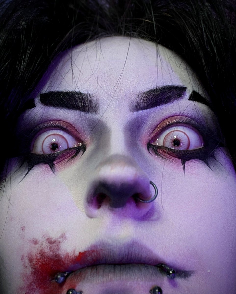 EasyGoingGoth tweet media