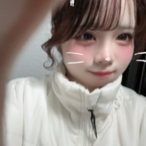 うい tweet media