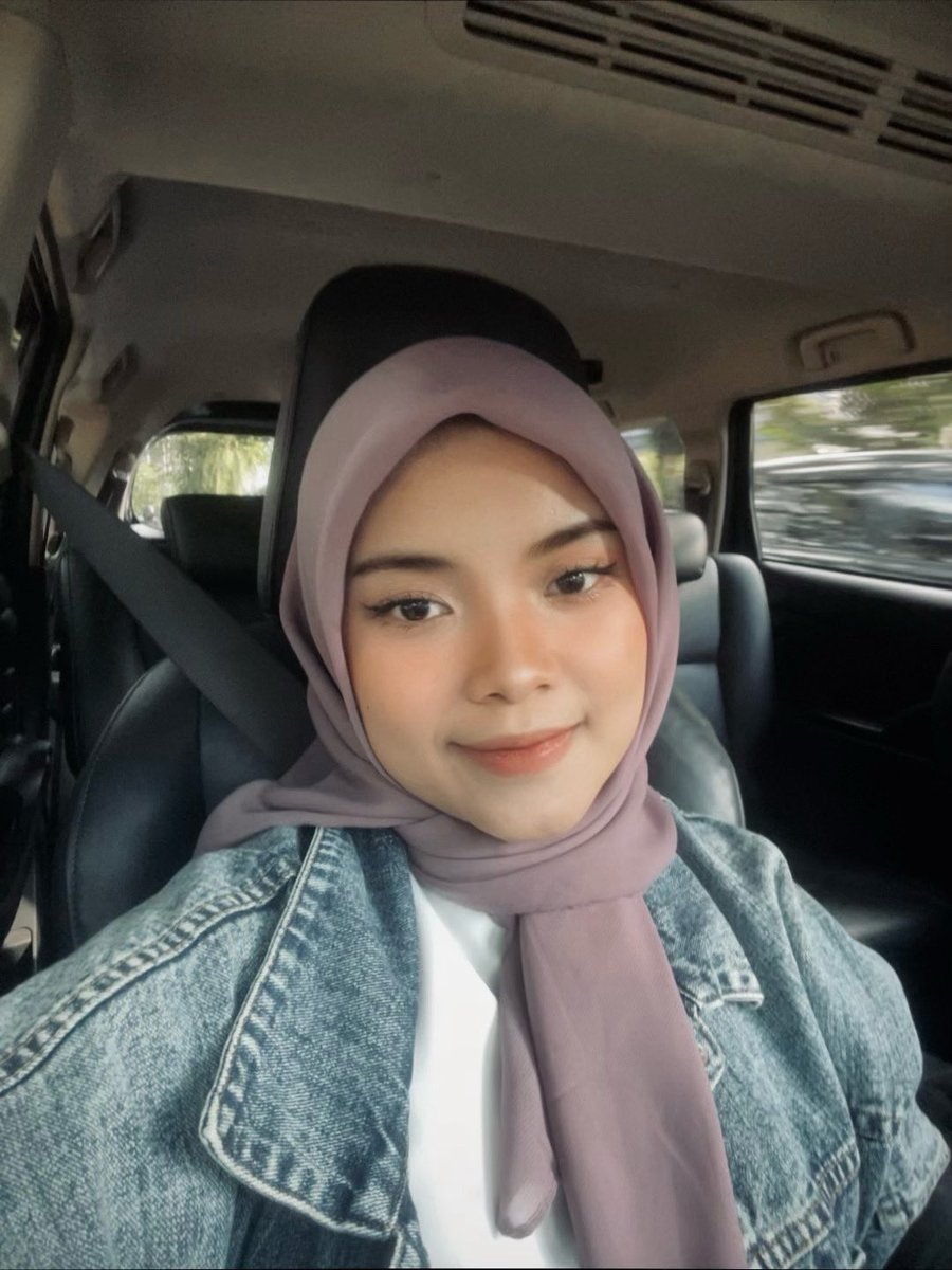 itsmebiaa__'s tweet photo. Ngabuburit kali ini ke Gramedia hehe
Dan menemukan salah satu buku filsafat dari salah satu orang yang kusebut guru filsuf sejati yakni Fahrudin Faiz. Aku adalah salah satu penggemar karya beliau. Melalui tulisannya, aku belajar memperdalam cara berpikir, memperluas perspektif, dan menuntun pada kebijaksanaan dalam memahami hidup 🫶🏻

Alhamdulillah punya pasangan yang mau diajak menyelami filsafat bersama hehe 👀