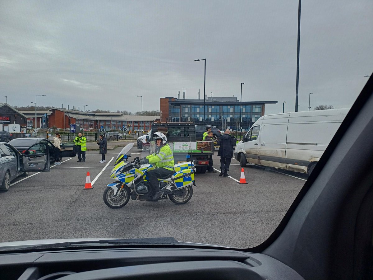 Low Hill, Bushbury & Fallings Park Police tweet media