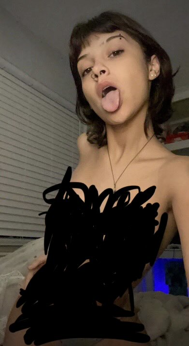 amyleaka's tweet photo. Just a donation of whatever you feel warranted  and youll get the uncovered version as a reward for being such a good little pig 🤭 Better be quick, slaves-the offer expires soon. #findom #Findom #Paypig https://t.co/xKc4Dw3Xeq