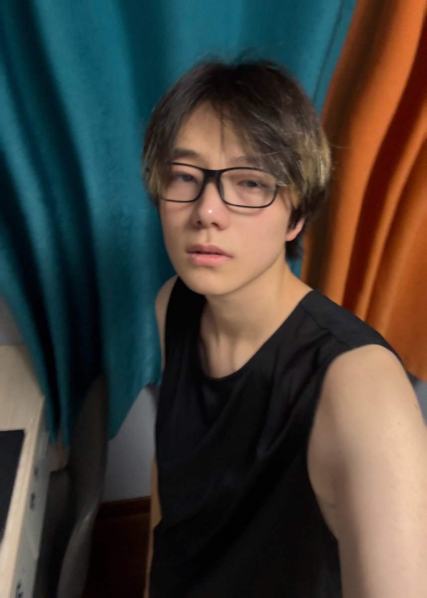 0807zhangry's tweet photo. 去年刚认识的夏天学驾照晒得很黑
#忧郁 #人类 #原相机 https://t.co/QQLHRRCOAd