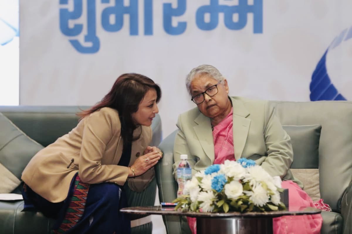 सम्माननीय प्रधानमन्त्री सुशीला कार्कीज्यू को मार्गदर्शनमा काम गर्न पाउनु मेरो जीवनकै सबैभन्दा ठूलो सम्मान हो।
यस ऐतिहासिक निर्वाचन सम्पन्न गर्न यहाँको दृढ विश्वास, अटल संकल्प र मार्गदर्शनप्रति मैले सधैं भरोसा राखेँ।
यहाँले देखाउनुभएको इमानदारी, व्यावसायिकता र देशप्रेमको मार्गमा