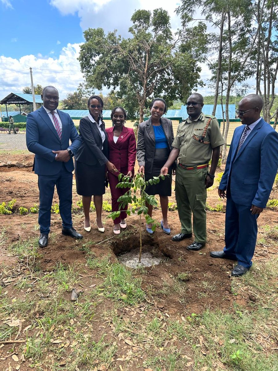 Coopbankenya's tweet photo. Co-op Bank continues to cement its strong relationship with the Kenya Prison Services. Today, at Maranjau Prison in Muranga County,  the bank, led by Regional Manager Central Kenya Mrs. Anne Kamuta launched a bank funded car shade. https://t.co/JDH165BBkK