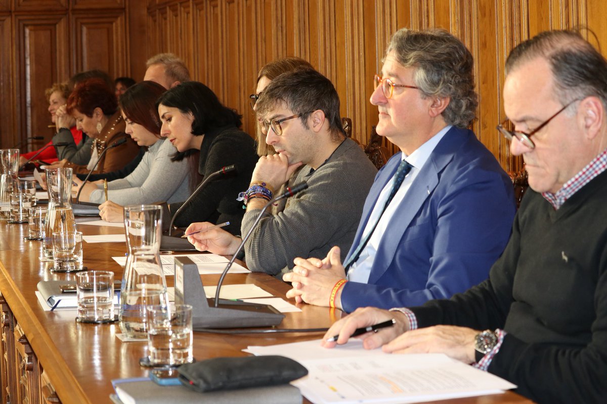 PalenciaAyto's tweet photo. El #plenoextraordinario aprueba el levantamiento de #reparo relativo al expediente de ejecución de las obras de restauración paisajística del #CerrodelOtero, la creación del centro de recepción de visitantes, mirador 360 y restauración de la ermita.
https://t.co/tzZ7IKOdoO https://t.co/G7NyeVXfAV