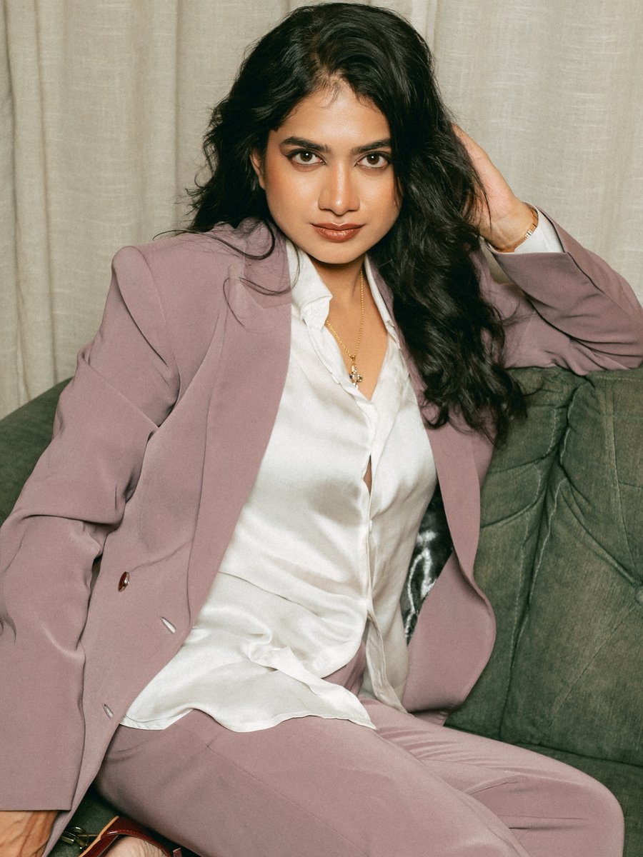 Weekendvibes_'s tweet image. Anarkali Marikar 💜🤍

#Anarkali #AnarkaliMarikar