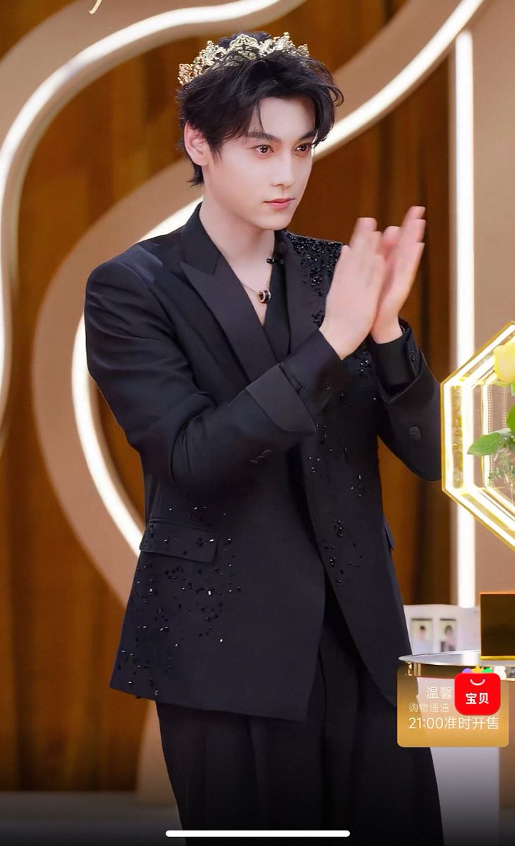 왕자님 진짜 왕관쓰심 🥹