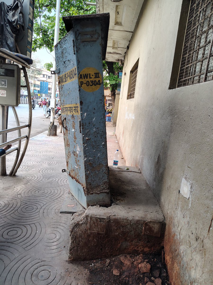 hapatanwala's tweet photo. @mybmc @BSNLCorporate @MumbaiPolice are you'll waiting for a disaster to happen outside garment house worli? https://t.co/XKMNNxMRKj