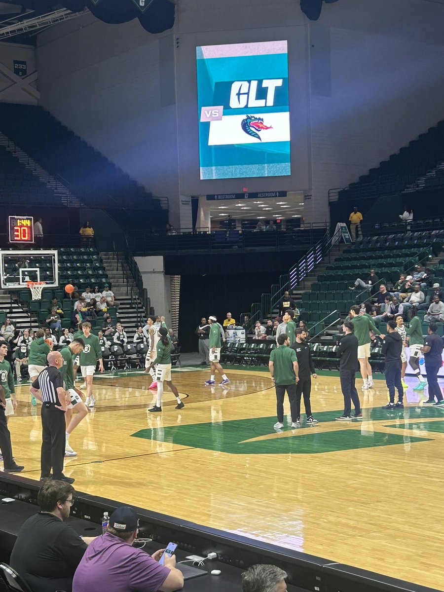CoachJoel13's tweet photo. Got to see @hoodrixh_d @MajoFreeman11 yesterday @CharlotteMBB extremely grateful to be able to coaches hoopers in high school! They have earned all of their CBB success! 9th/JV Gwinnett champs @ArcherMBB Elite 8 run in 22’ top 100 Juco players >D1 #GritNGrind #WeGuard https://t.co/Csl2jPxkWy